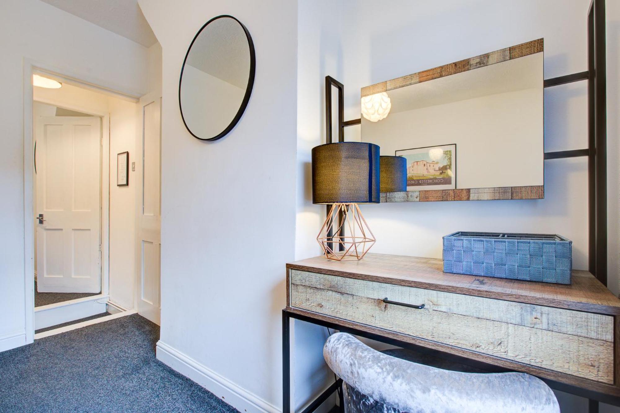 Apartamento 'number 11' - Super Convenient 2 X Double Bed 1 X Single Bed Office & Garden, 8 Min Walk Nth Station & Town Ctr, 2 Min Walk Local Shops & Restaurants