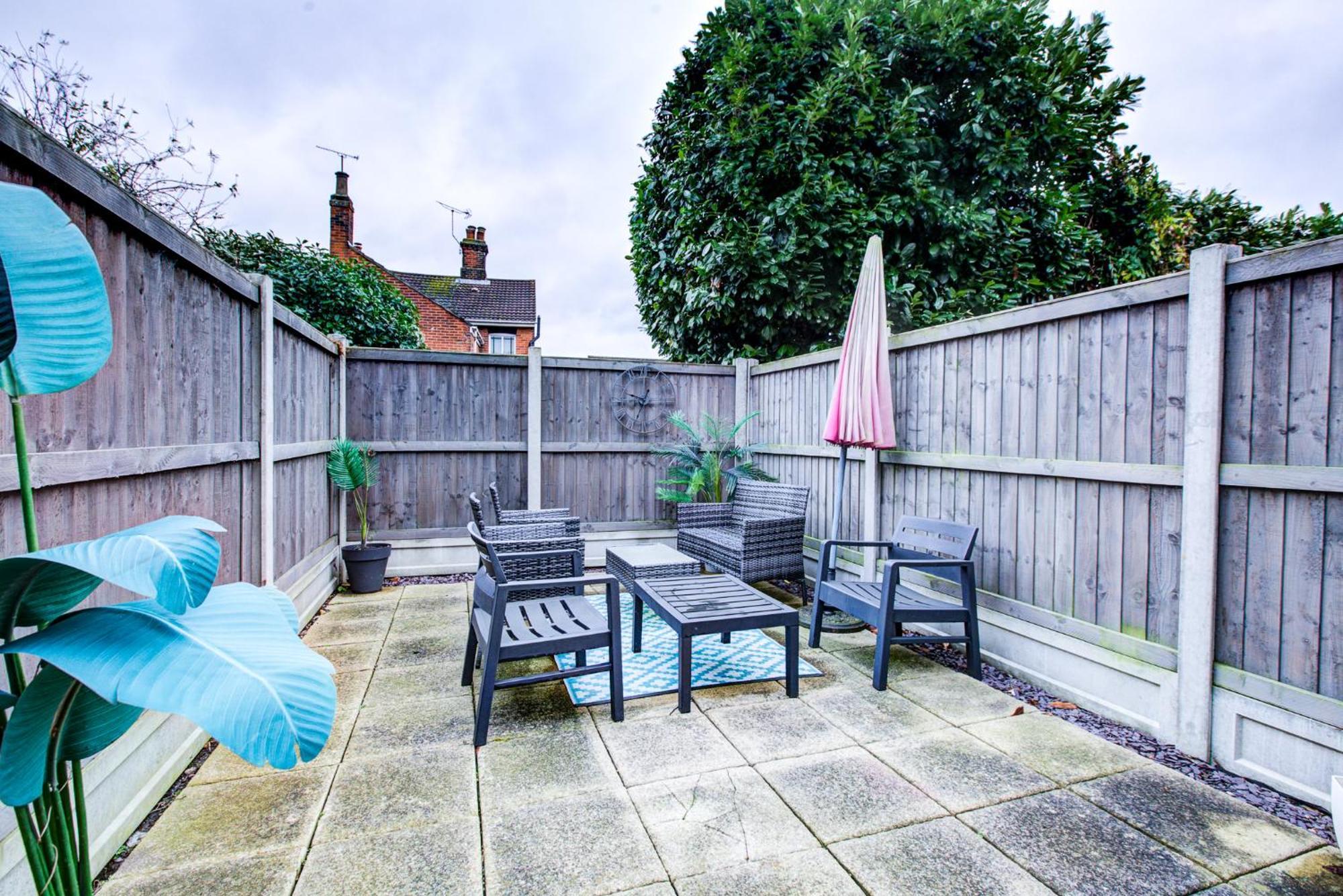 'number 11' - Super Convenient 2 X Double Bed 1 X Single Bed Office & Garden, 8 Min Walk Nth Station & Town Ctr, 2 Min Walk Local Shops & Restaurants Apartamento Colchester