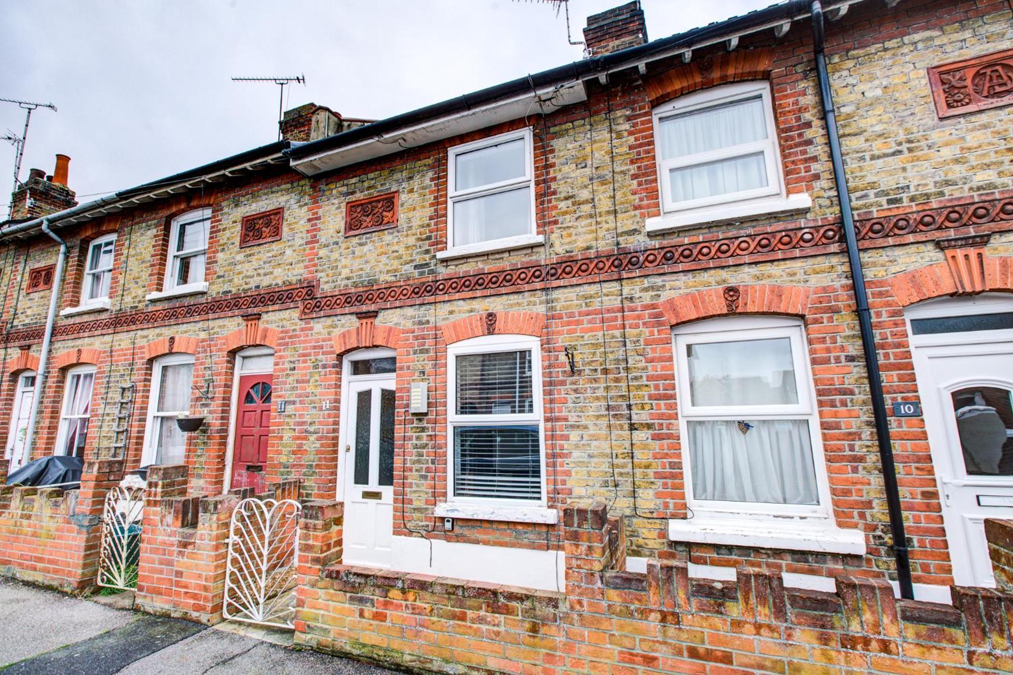 Apartamento 'number 11' - Super Convenient 2 X Double Bed 1 X Single Bed Office & Garden, 8 Min Walk Nth Station & Town Ctr, 2 Min Walk Local Shops & Restaurants