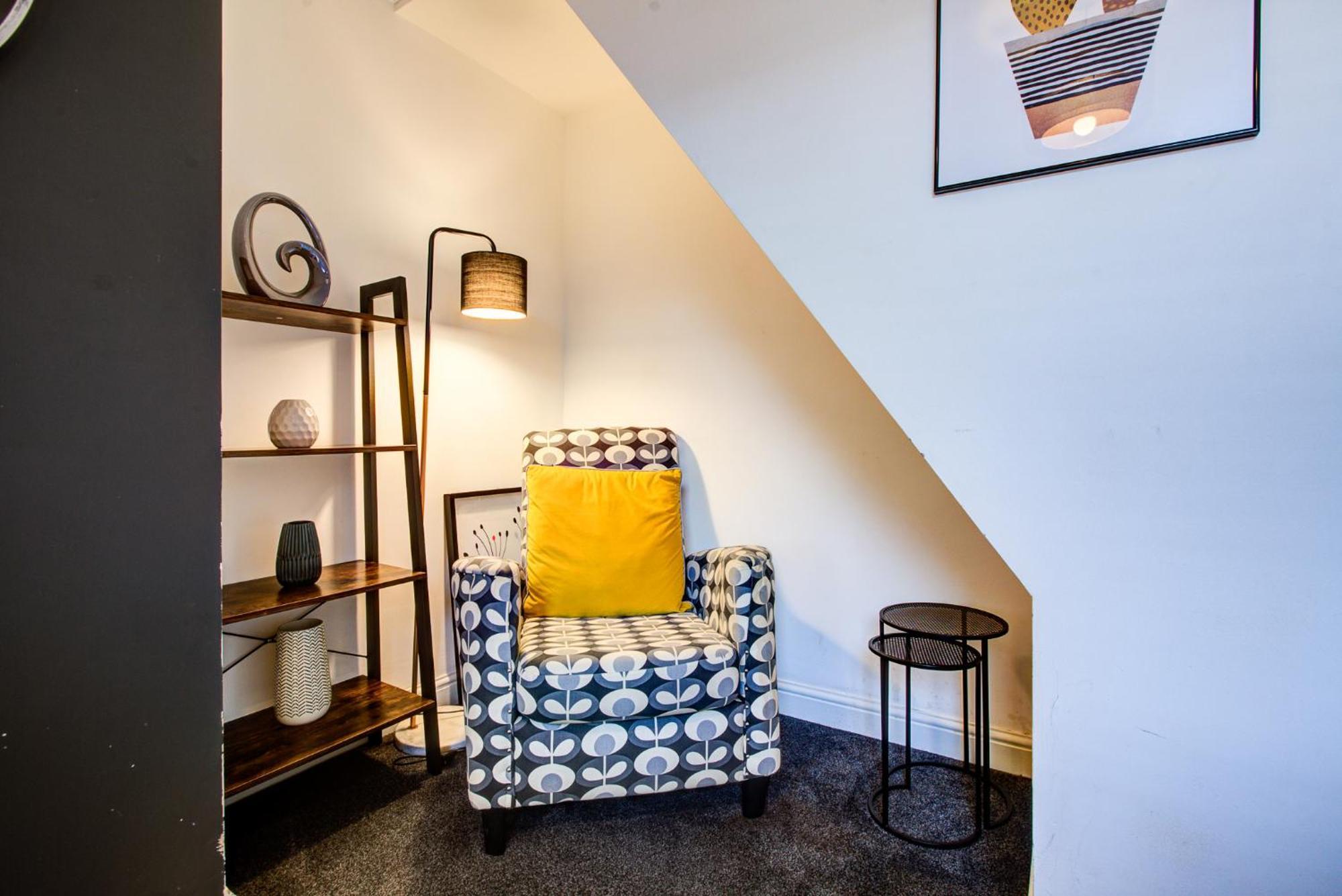 Apartamento 'number 11' - Super Convenient 2 X Double Bed 1 X Single Bed Office & Garden, 8 Min Walk Nth Station & Town Ctr, 2 Min Walk Local Shops & Restaurants *