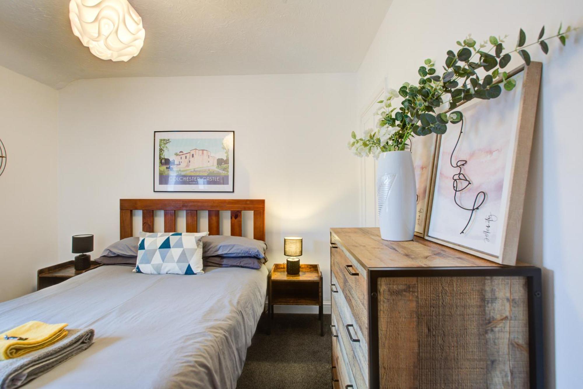 Number 11: With Office & Garden * Colchester